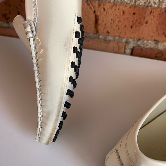 Tod’s Women’s Grommino Flat Driving Shoe Loafer Ivory Patent Leather 6 36 - Picture 9 of 13